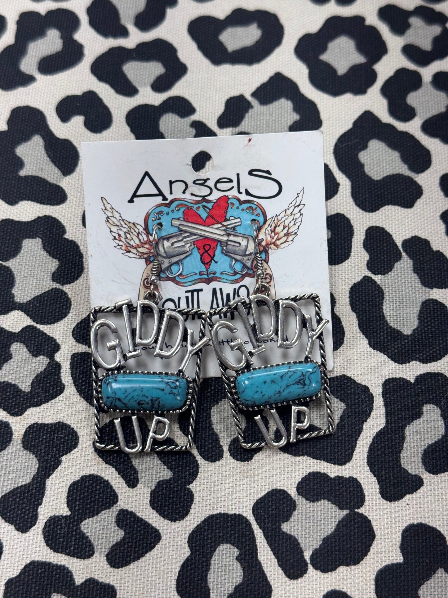 Giddy Up Glam Drops