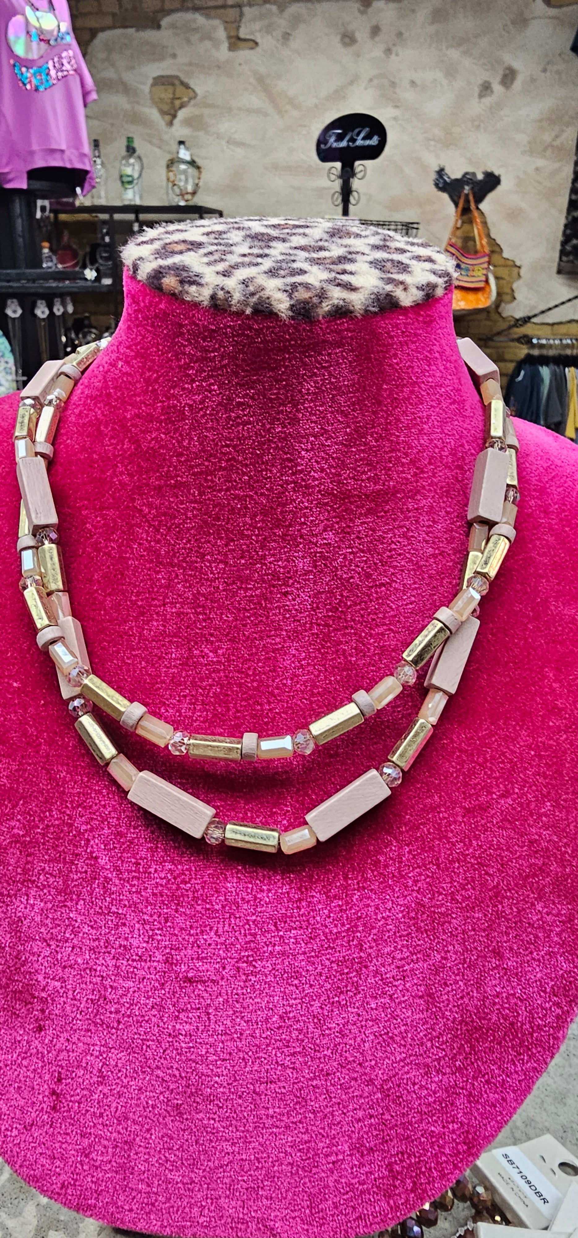 Mauvy Mava Necklace